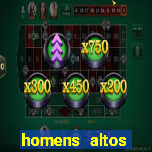 homens altos sarados pelados